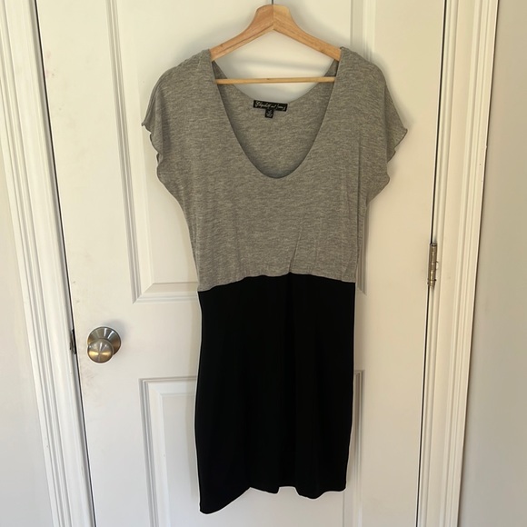 Elizabeth and James Minidress - Picture 1 of 5